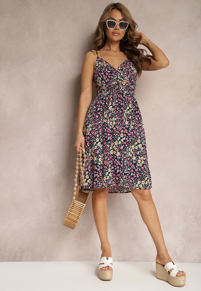 Granatowa Wiskozowa Sukienka Letnia w Kwiatowy Wzór z Kopertowym Dekoltem i Gumką w Pasie Lavania