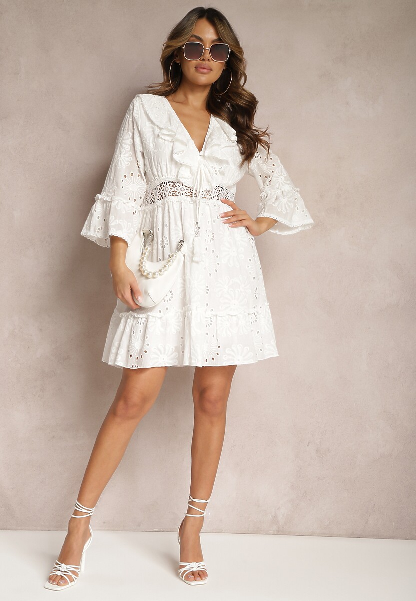 Biała Mini Sukienka z Bawełny Ozdobiona Haftami i Koronką Qirelia