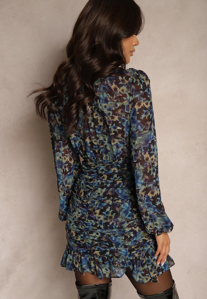 Czarno-Niebieska Kwiatowa Sukienka o Dopasowanym Kroju Ozdobiona Falbankami i Marszczeniem Mirilira