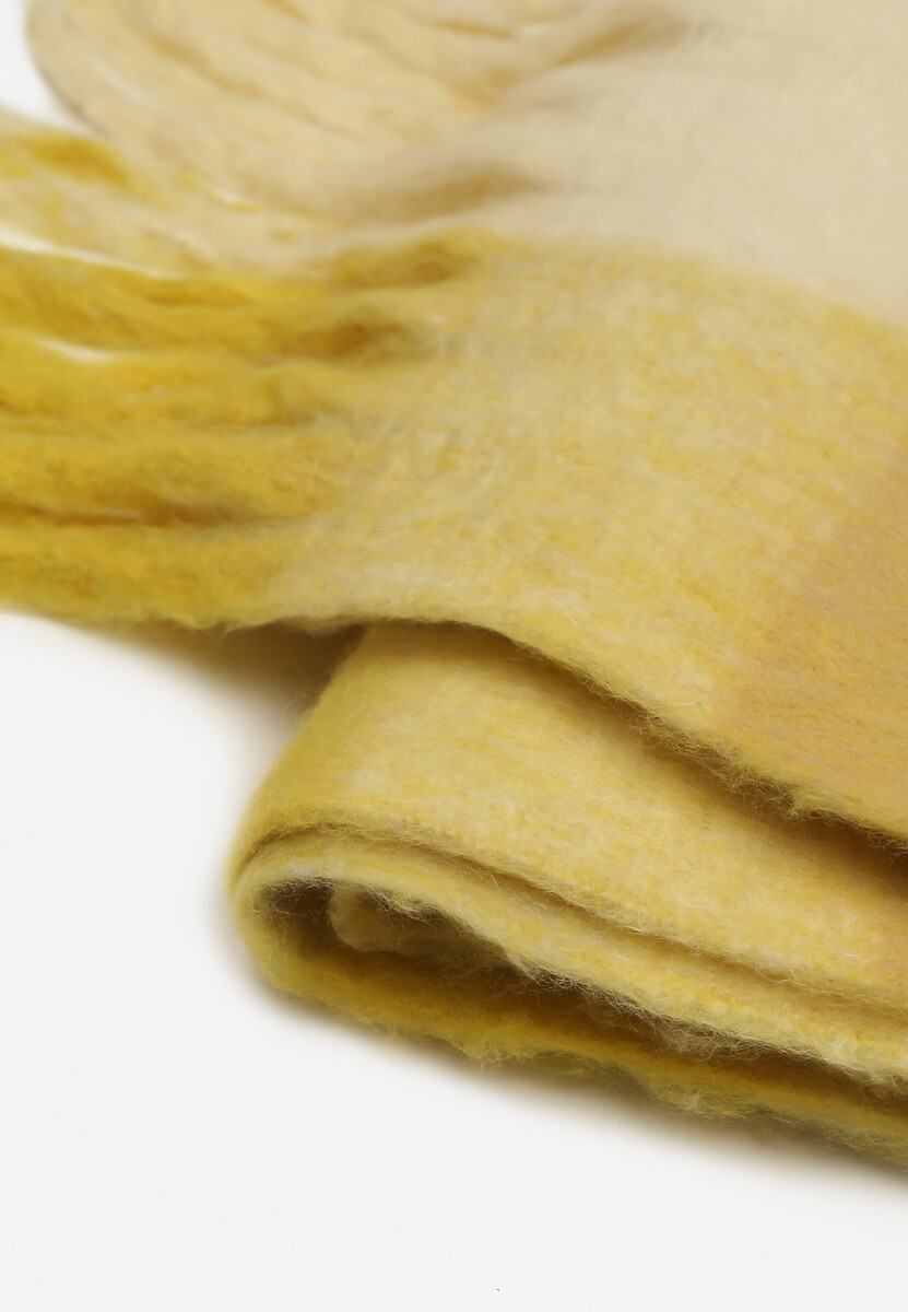 Kremowo-Żółty Szalik Ozdobiony Frędzlami i Wzorem w Paski Tinorea