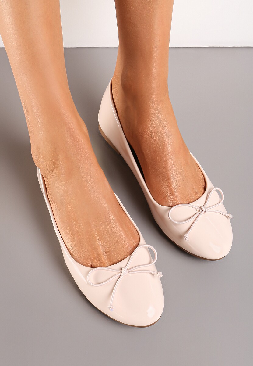Beżowe Balerinki Lakierowane z Ozdobną Kokardką na Froncie Zerxia