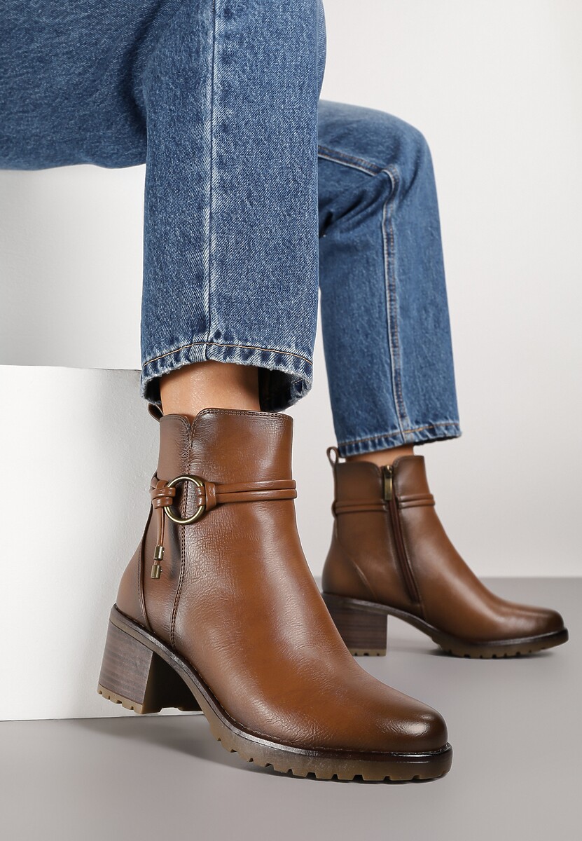 Beżowe Botki na Słupkowym Obcasie Zdobione Aplikacją Tulaviera