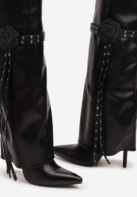 Czarne Kozaki na Szpilce z Kwiatami 3D Wywiniętą Cholewką i Paskami Merilana