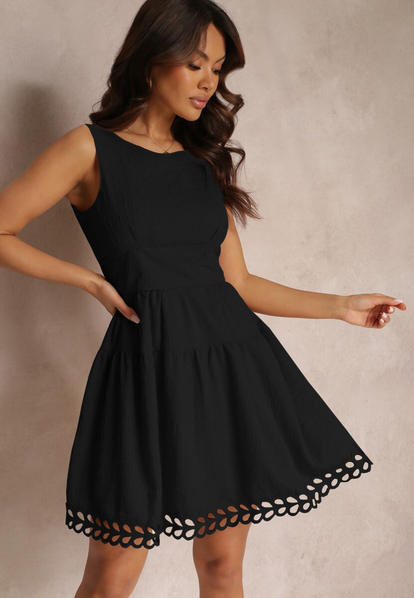 Beżowa Sukienka Bez Rękawów z Falbanką i Koronką na Dole Divina