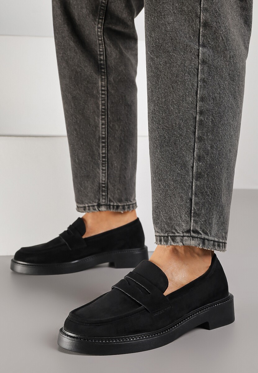 Czarne Mokasyny Ozdobione z Przodu Paskiem Jelzivis