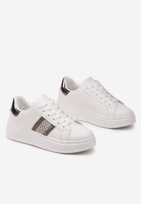 Białe Sneakersy z Metaliczną Wstawką na Grubej Podeszwie z Ozdobną Taśmą z Brokatem Qinessa