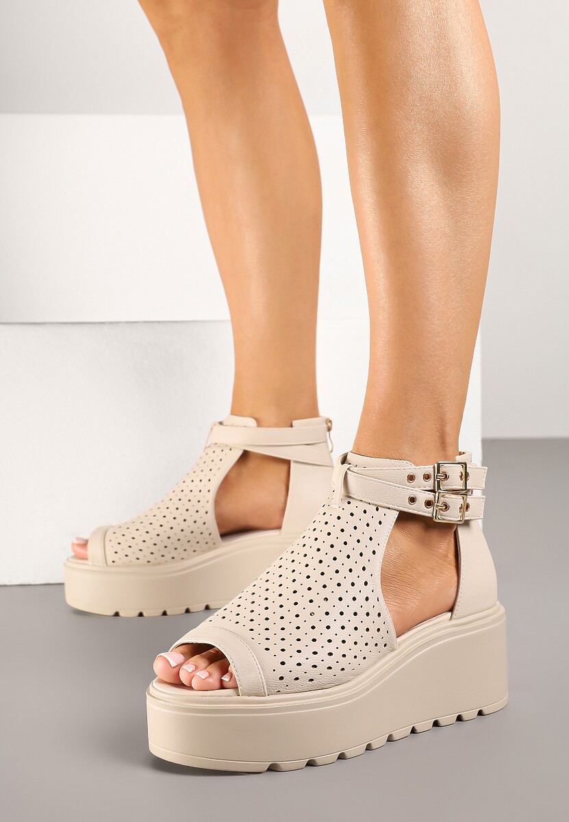 Beżowe Sandały na Koturnie z Ażurową Cholewką i Skórzaną Wkładką Evialina