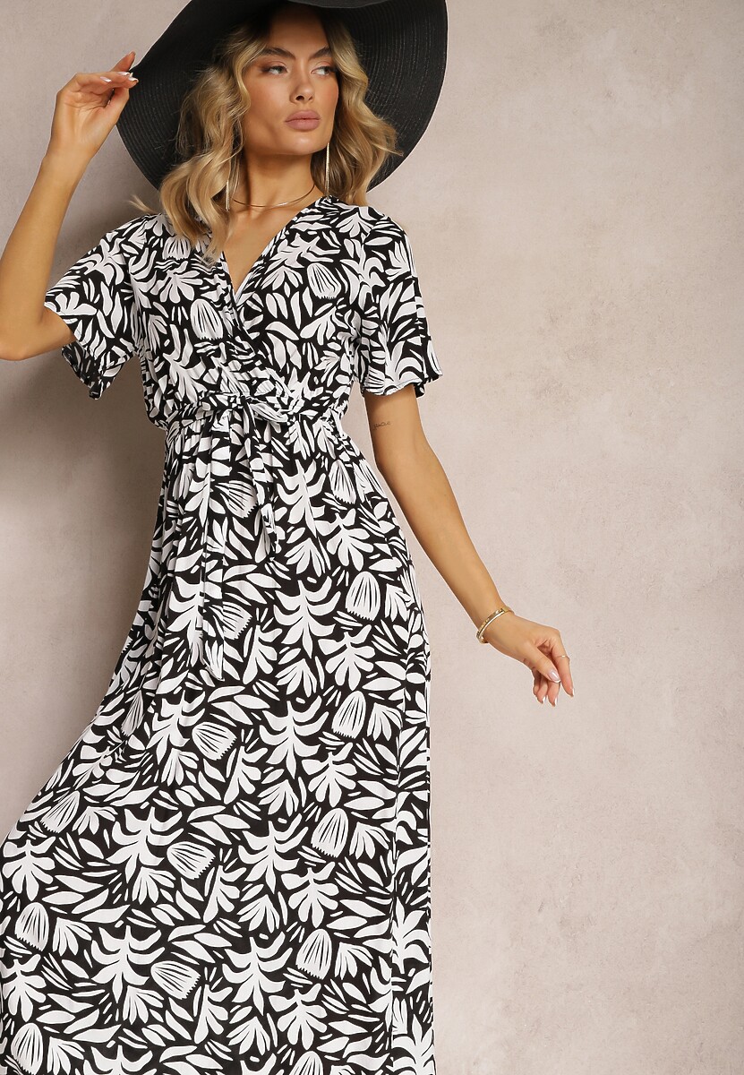 Czarno-Biała Wiskozowa Sukienka z Kopertowym Dekoltem z Gumką w Pasie i Materiałowym Dekoltem Gilemia