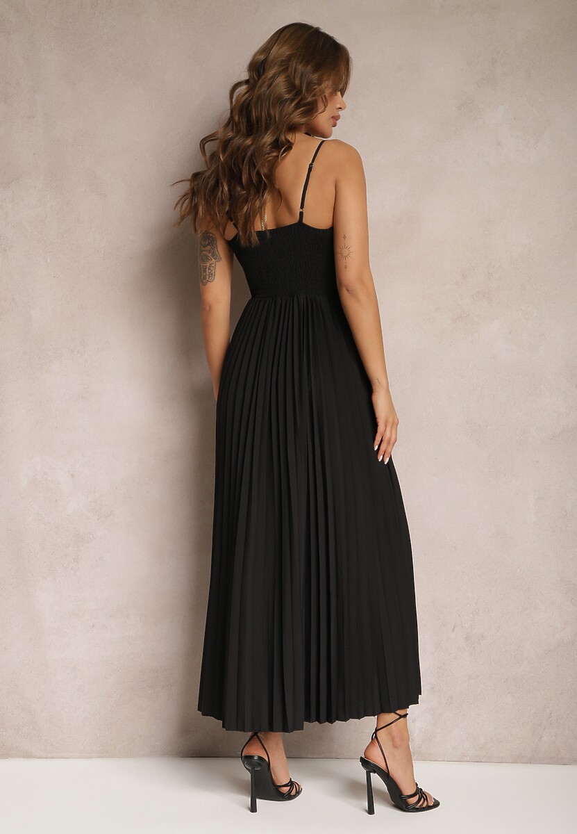 Czarna Długa Sukienka Kopertowa o Rozkloszowanym Kroju na Ramiączkach Kaemera