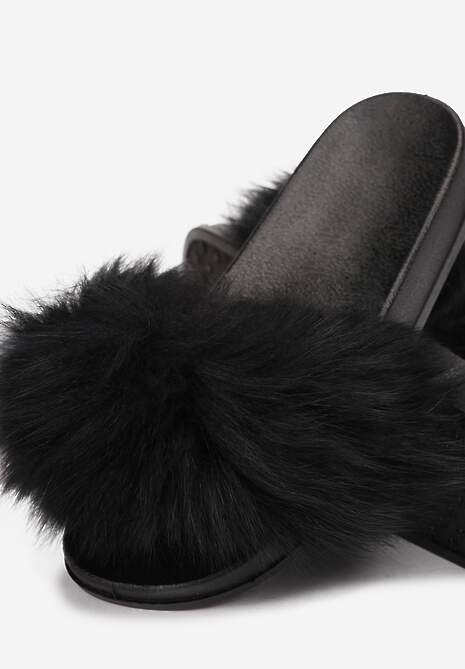 Czarne Klapki z Futrem Turtlefeather