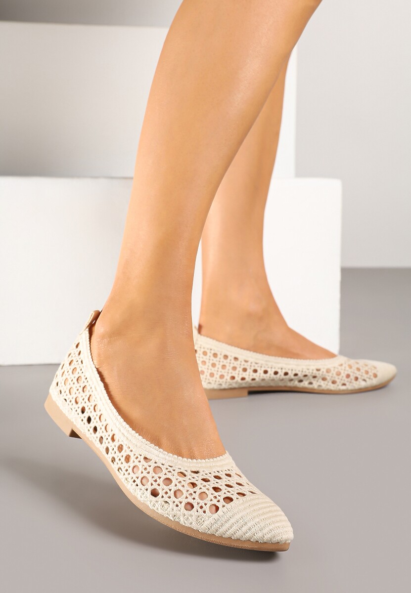 Beżowe Balerinki Ozdobione Ażurowym Wzorem Ulimariela