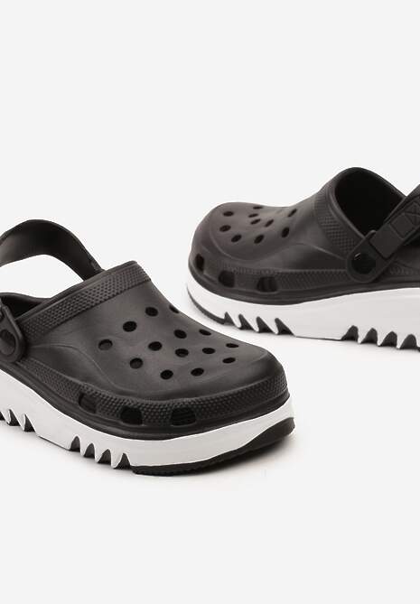 Czarne Klapki Klapki na Grubej Podeszwie z Pianki Ozdobione Wycięciami Zoliana