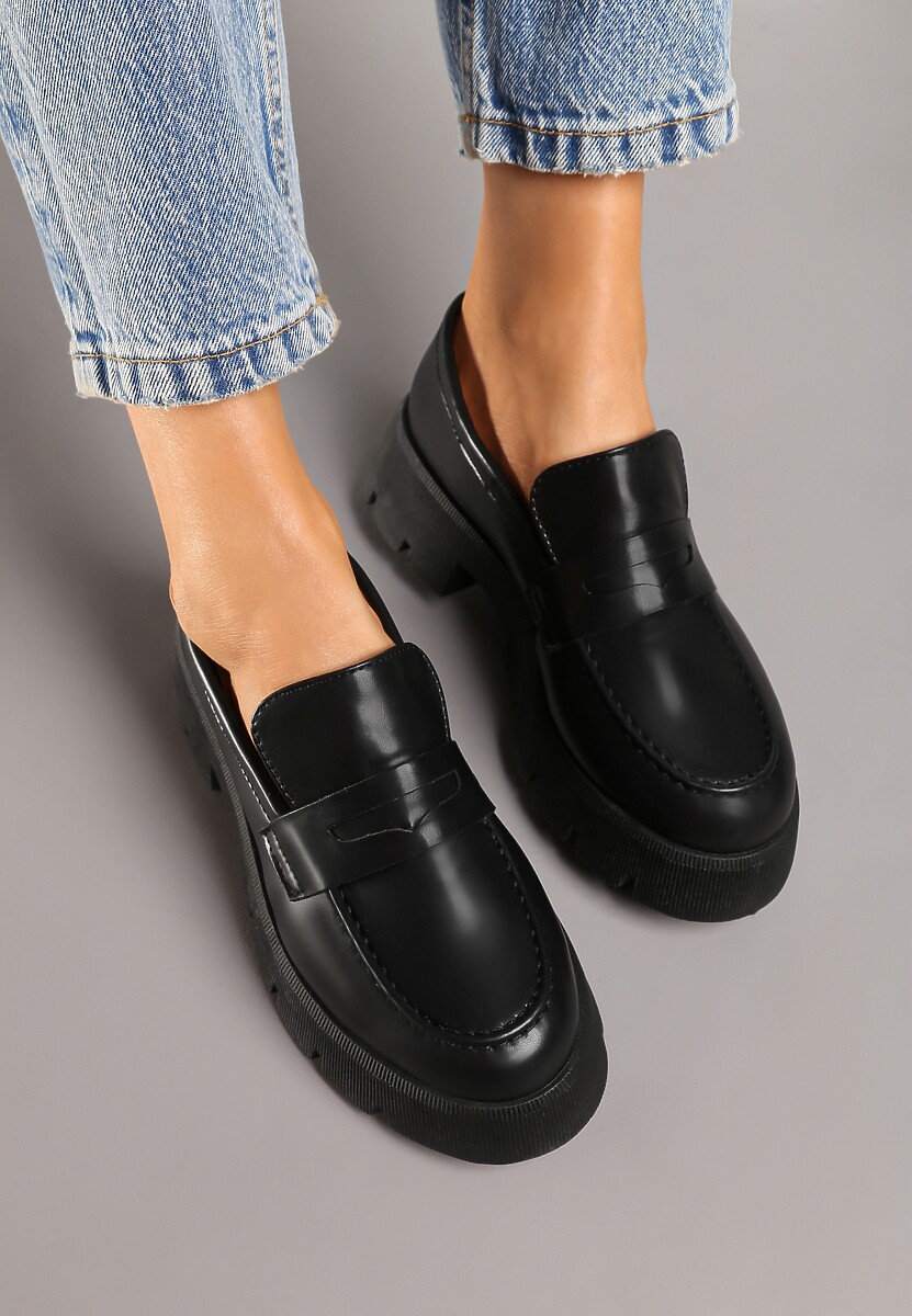 Czarne Mokasyny na Tłoczonej Platformie Resilira