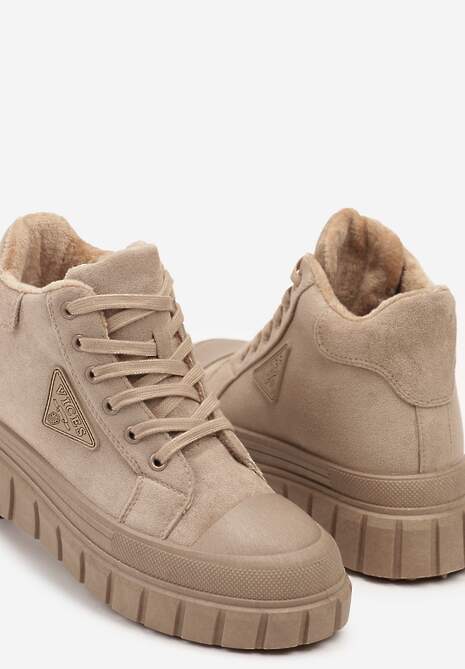 Ciemnobeżowe Botki Vices Typu Trapery na Platformie z Tłoczeniem i Aplikacją Gioselda