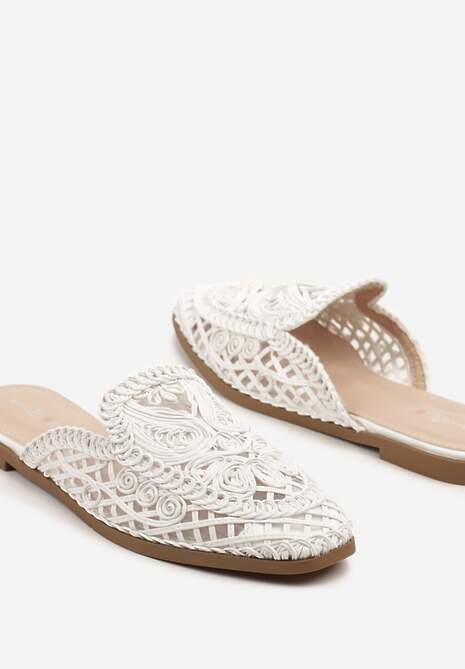 Białe Klapki z Plecioną Cholewką Nandira