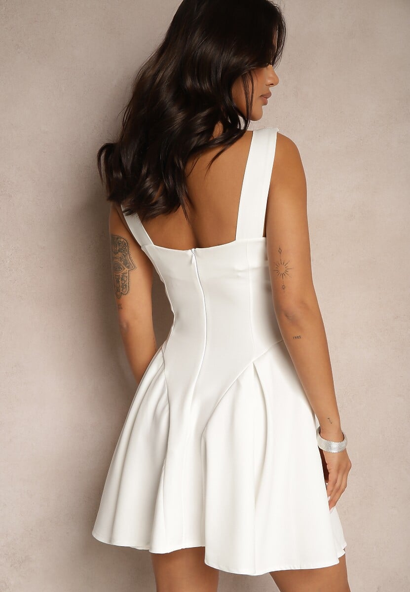 Biała Gorsetowa Sukienka o Rozkloszowanym Kroju na Ramiączkach Tasami