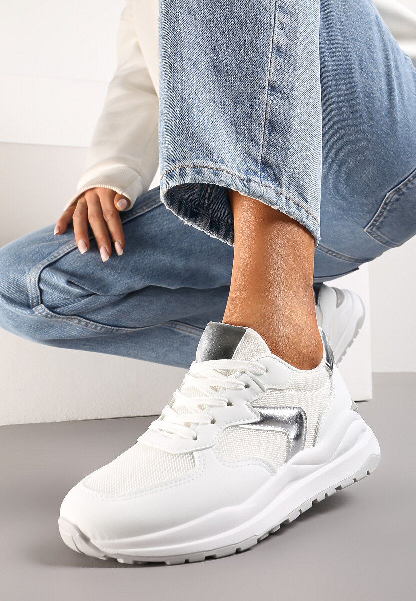 Biało-Srebrne Sneakersy na Płaskiej Podeszwie ze Sznurowaniem i Materiałowymi Wstawkami Haretta