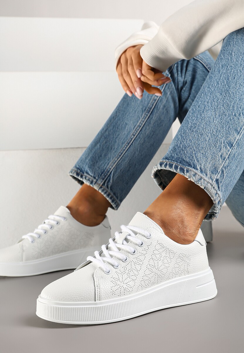 Białe Skórzane Sneakersy w Stylu Tenisówek Zdobione Perforacją Korelevia