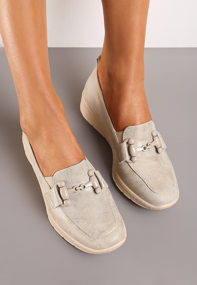 Złote Półbuty na Płaskiej Podeszwie z Wkładką ze Skóry Naturalnej Ozdobione Klamrą Kaiadia