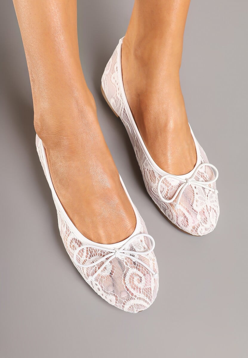 Białe Koronkowe Balerinki Zdobione Delikatną Kokardką Senariana