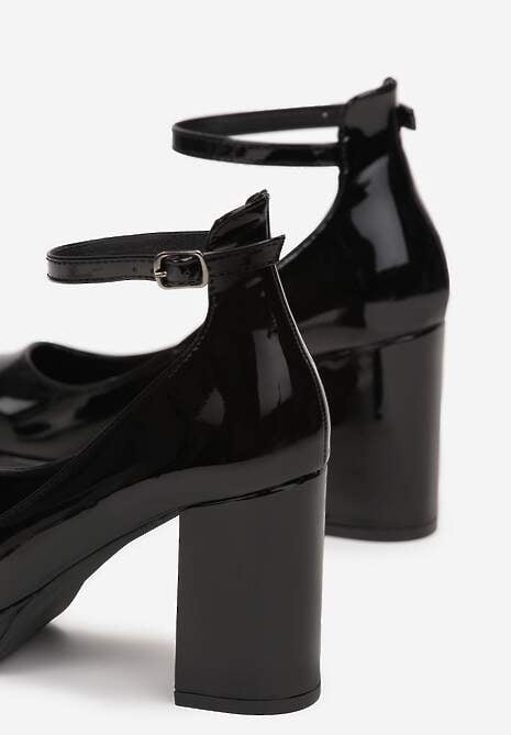 Czarne Lakierowane Czółenka na Słupku z Kwadratowym Noskiem Kandra