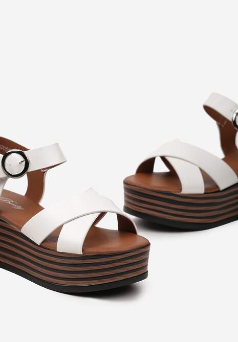 Białe Sandały na Wysokiej Platformie ze Sprzączką przy Kostce Azerria