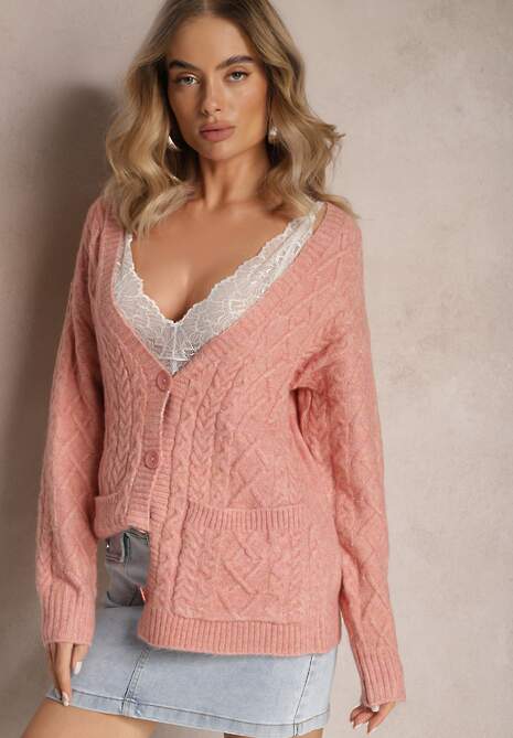 Jasnoróżowy Zapinany Kardigan z Trójkątnym Dekoltem i Warkoczykowy Splot Juessa