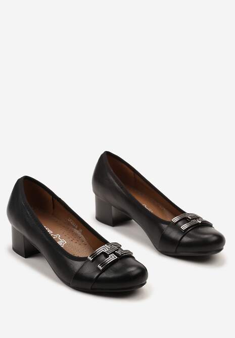 Czarne Czółenka na Słupku z Metalową Aplikacją i Wkładką ze Skóry Naturalnej Risasa