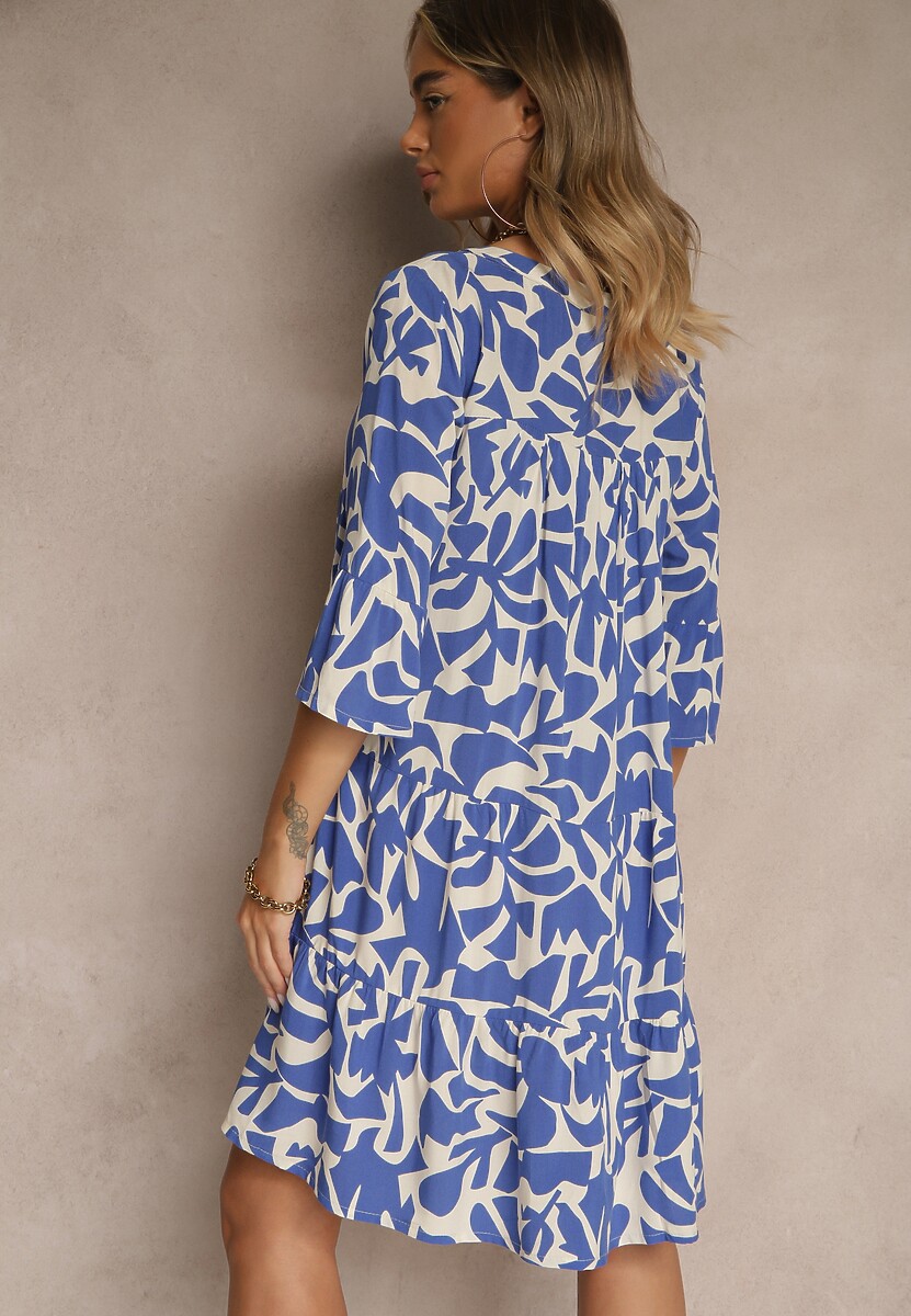 Niebieska Sukienka z Wiskozy o Rozkloszowanym Kroju w Abstrakcyjny Wzór Lirese