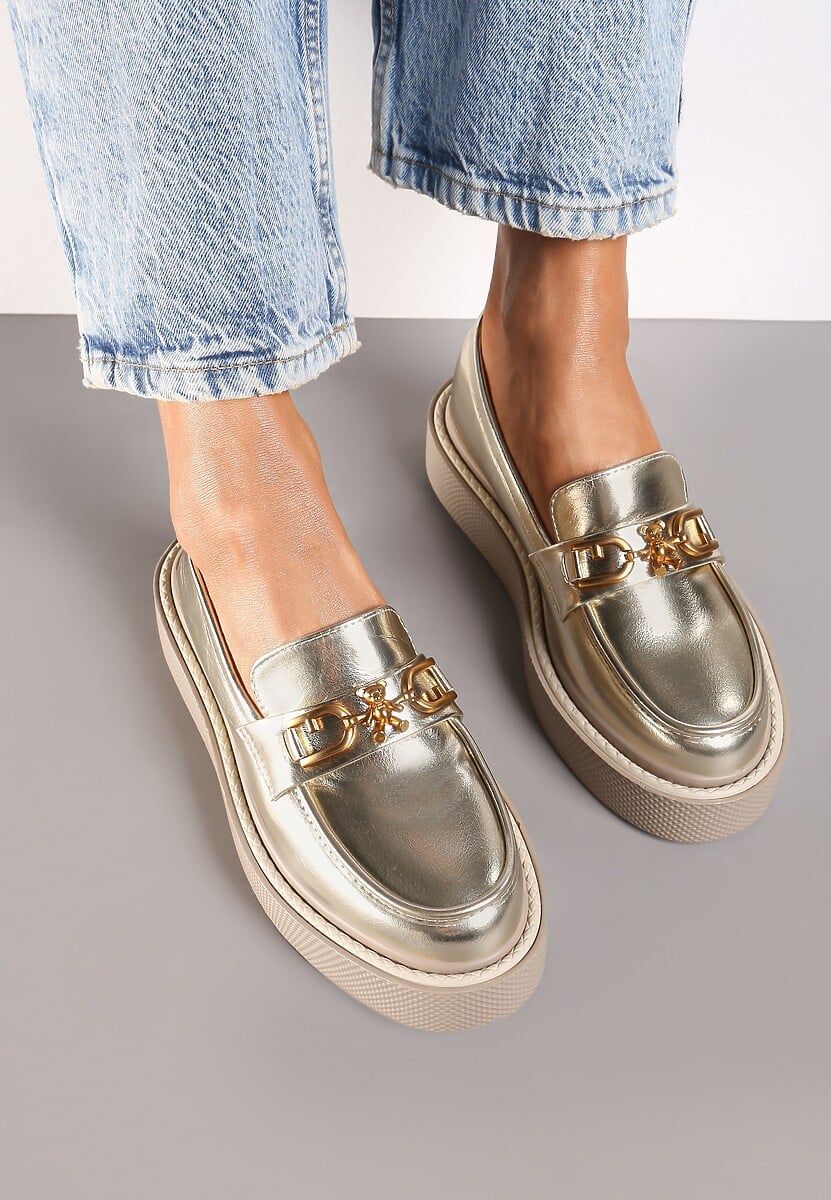 Złote Mokasyny na Płaskiej Podeszwie z Łańcuszkiem Evastria