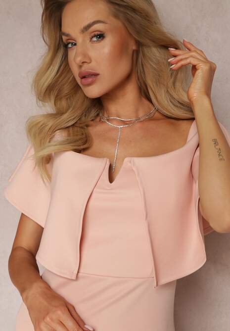 Różowa Dopasowana Sukienka z Szeroką Falbaną Miskli