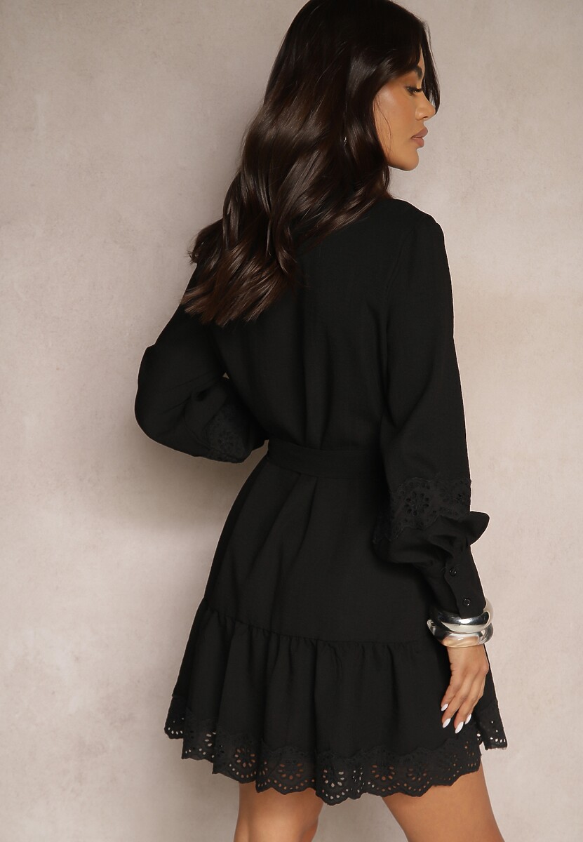 Czarna Sukienka Koszulowa z Wiskozy z Bawełną Ozdobiona Paskiem i Koronką Korresil