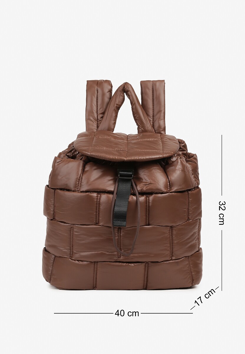 Czarny Plecak z Klapą i Ściągaczem Zdobiony Pikowaniem 3D Revitta