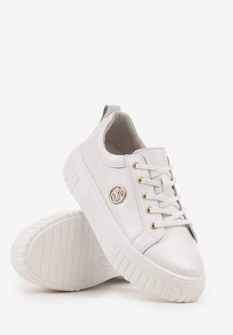 Białe Sneakersy na Platformie ze Skóry Naturalnej z Metaliczną Ozdobą Dolennea