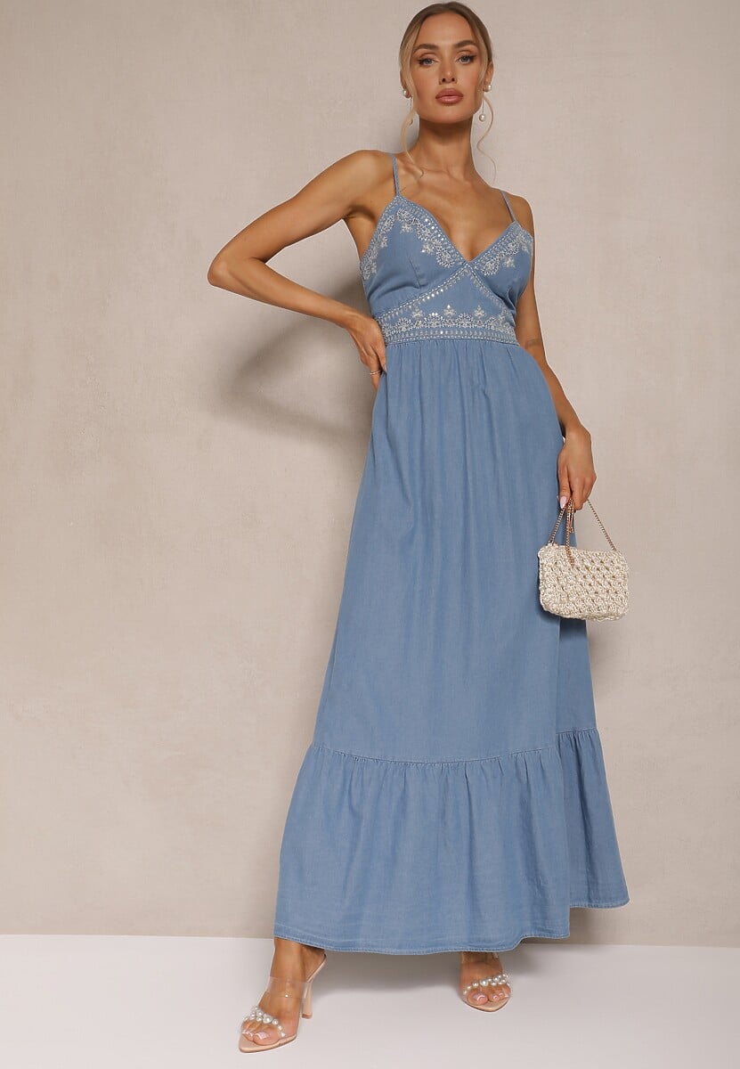 Niebieska Sukienka z Bawełny Stylizowana na Jeans z Ozdobnymi Haftami Rozkloszowana Morlio