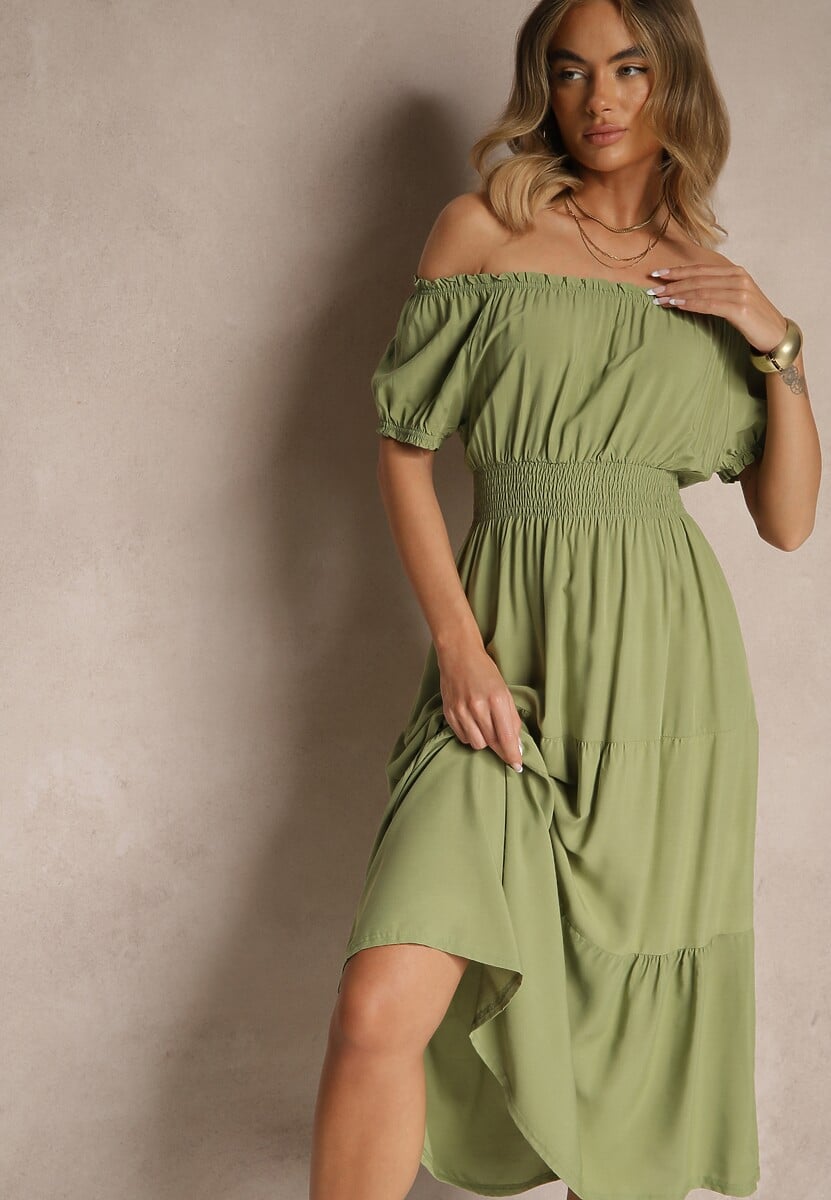 Czarna Rozkloszowana Sukienka z Gumką w Talii i Dekoltem w Kształcie Łódki Miratela