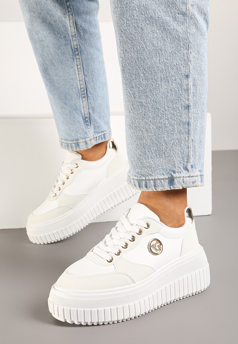 Białe Sneakersy Vices na Platformie z Tłoczeniem Ozdobione Metaliczną Aplikacją Eriri