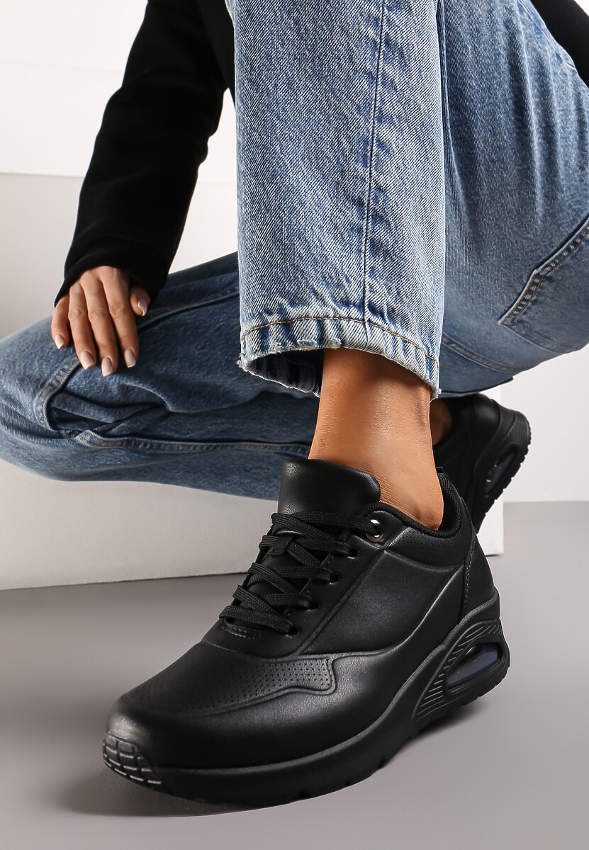 Czarne Klasyczne Sneakersy z Amortyzowaną Podeszwą i Perforacją Faunama