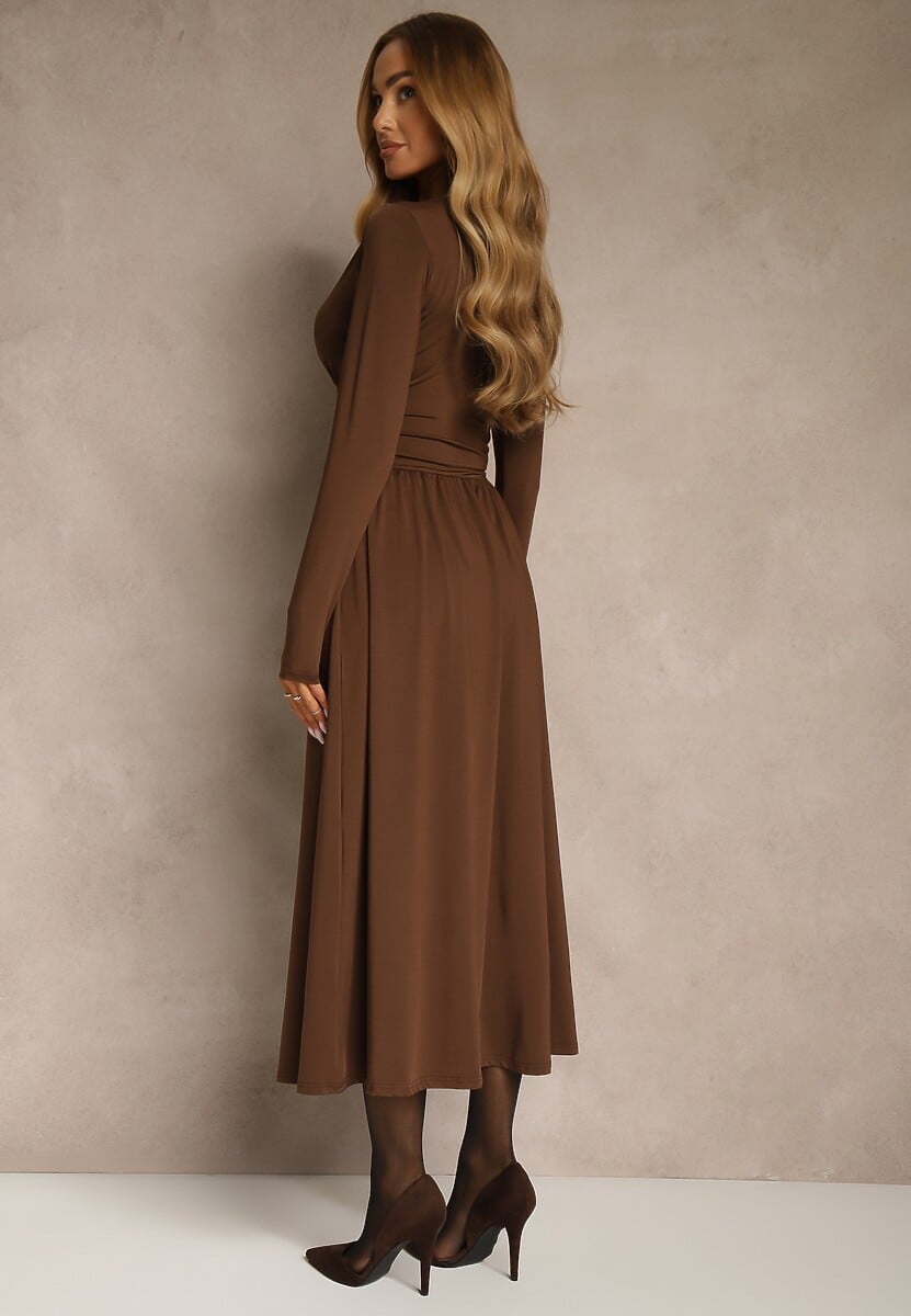 Brązowa Taliowana Sukienka Longsleeve z Wiskozą z Marszczeniem i Dekoltem V Elirie