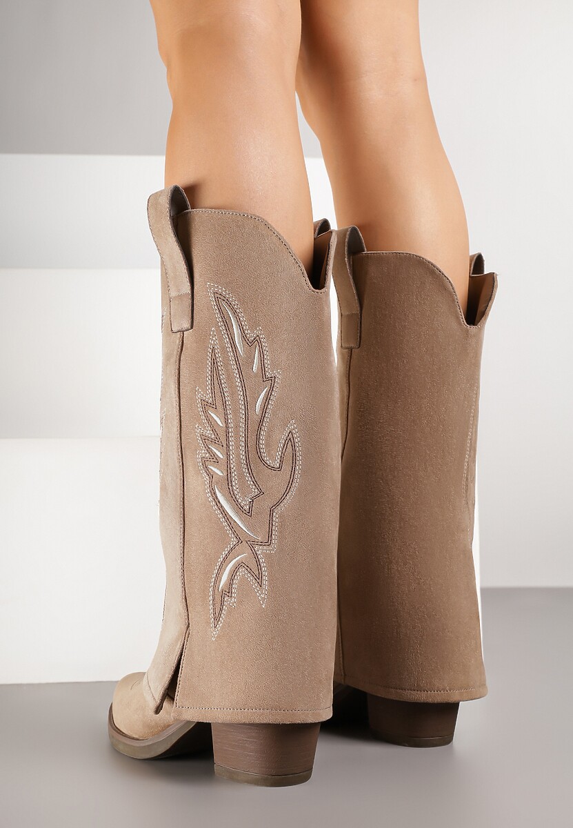 Ciemnobeżowe Kozaki w Stylu Kowbojek na Słupku z Haftem i Wywiniętą Cholewką Emmiste