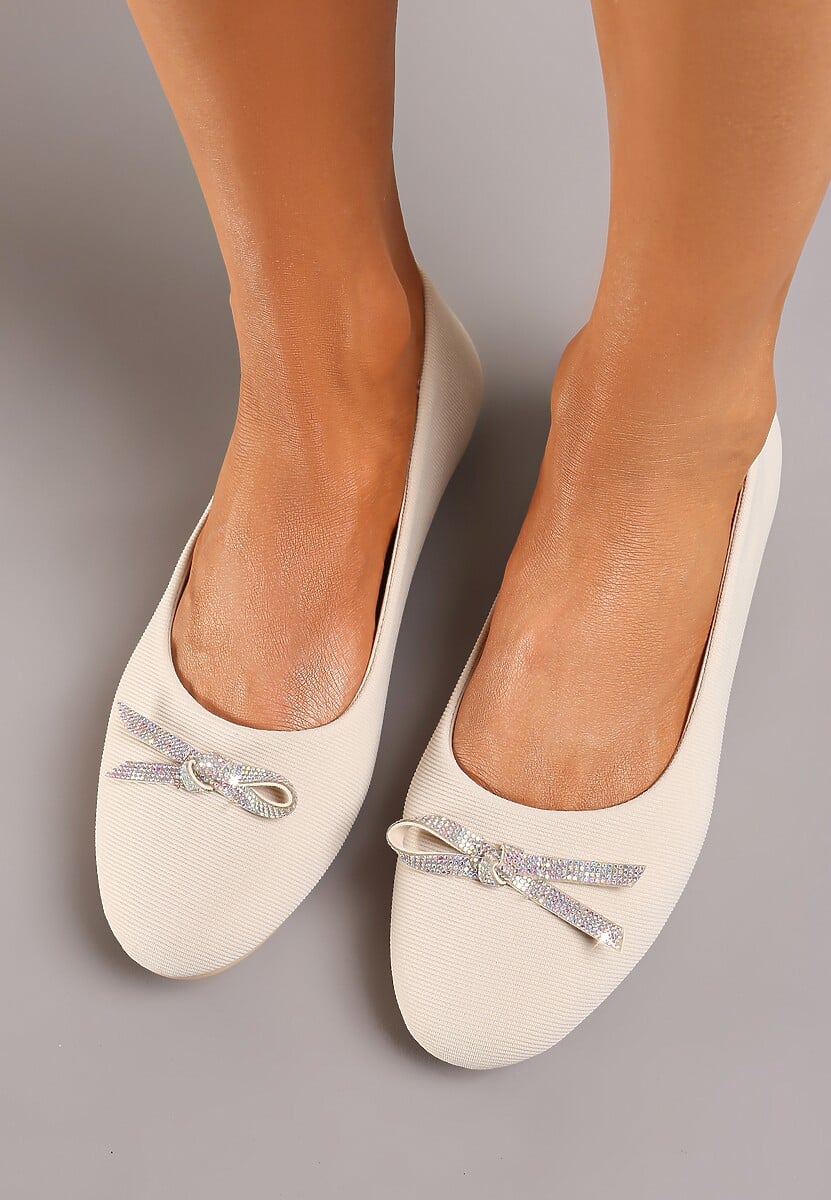 Beżowe Wsuwane Balerinki na Płaskiej Podeszwie Ozdobione Kokardką i Cyrkoniami Pimenna
