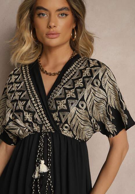 Czarna Wiskozowa Sukienka Kopertowym Dekoltem i Frędzlami Redevie