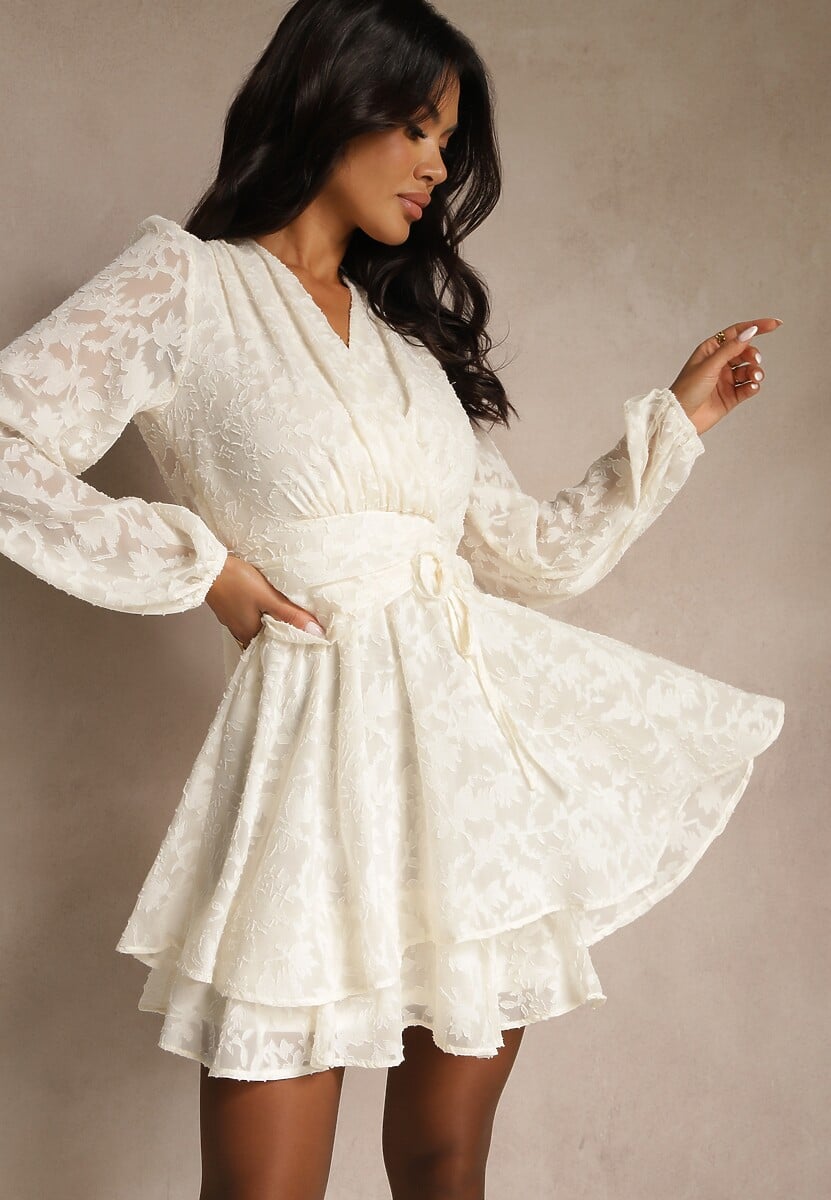 Jasnobeżowa Kopertowa Sukienka Rozkloszowana Mini z Tkaniny Plumeti Haetna