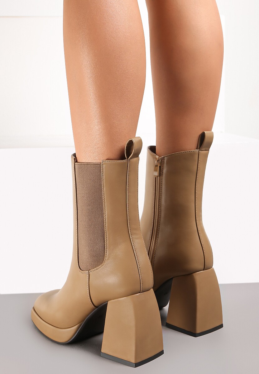 Ciemnobeżowe Botki na Platformie i Słupku Shelomi