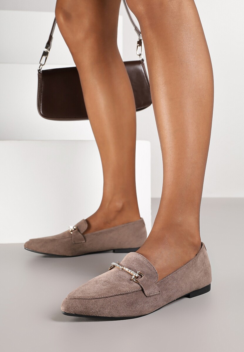 Ciemnobeżowe Mokasyny Vices ze Szpiczastym Noskiem Zdobione Aplikacją Rilosia