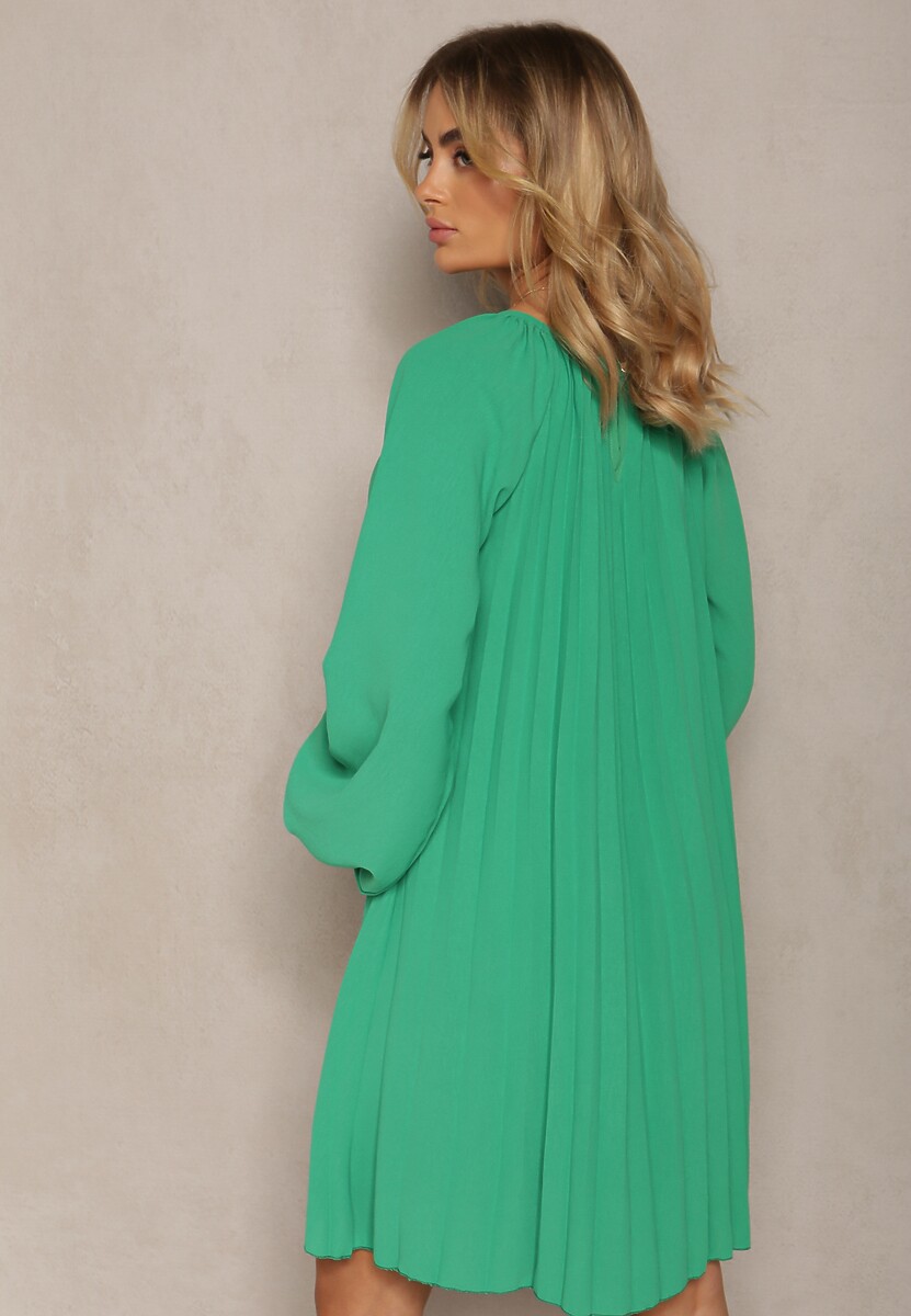Zielona Rozkloszowana Sukienka Ozdobiona Plisowaniem i Bufiastymi Rękawami Ksarina