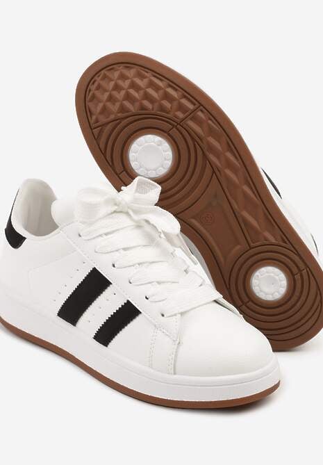 Białe Sneakersy w Stylu Kultowych Tenisówek z Ozdobnymi Paskami Marazea