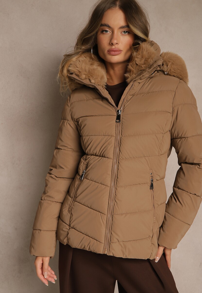 Brązowa Pikowana Kurtka o Taliowanym Kroju z Kapturem z Futerkiem Olidessa