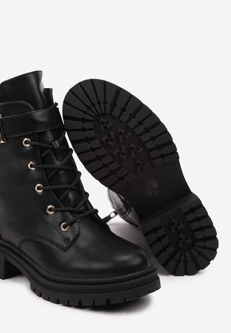 Czarne Botki Workery na Płaskiej Podeszwie Ozdobione Paskiem z Klamrą Betida