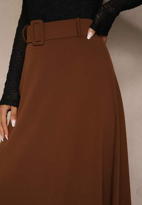 Brązowa Rozkloszowana Spódnica Maxi z Paskiem i Klamrą Adlirca